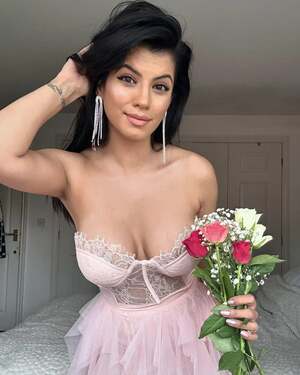 Sureet Kular nude 10