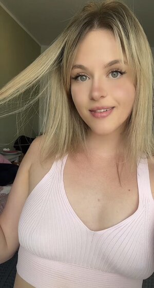 Suze Cupcax nude 3