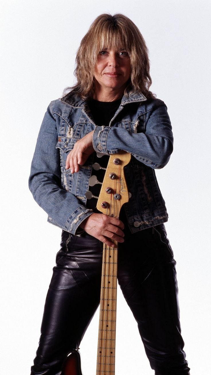 Suzi Quatro nude 4