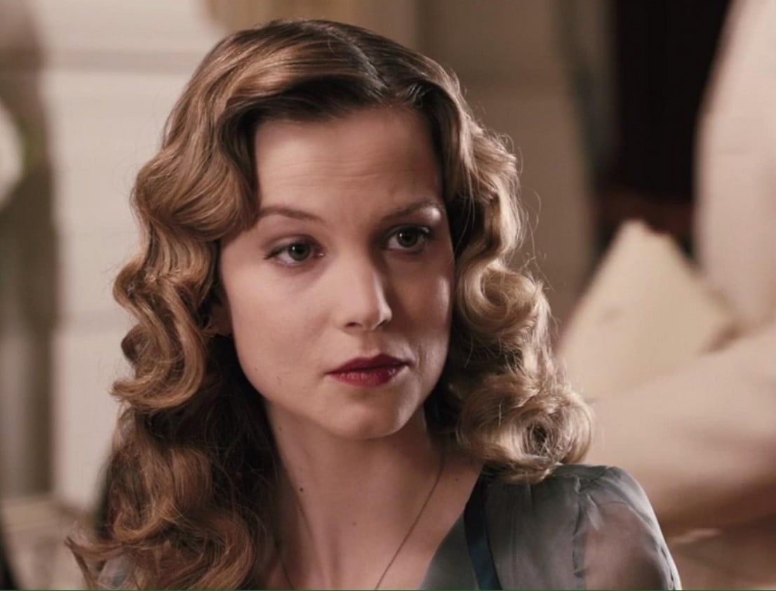 Sylvia Hoeks nude 9