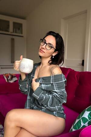 Tabby Noname nude 3