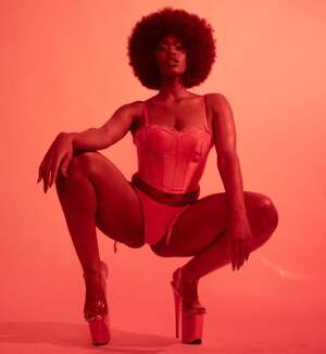Tanerelle nude 2