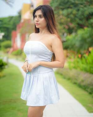 Taniya Chatterjee nude 8