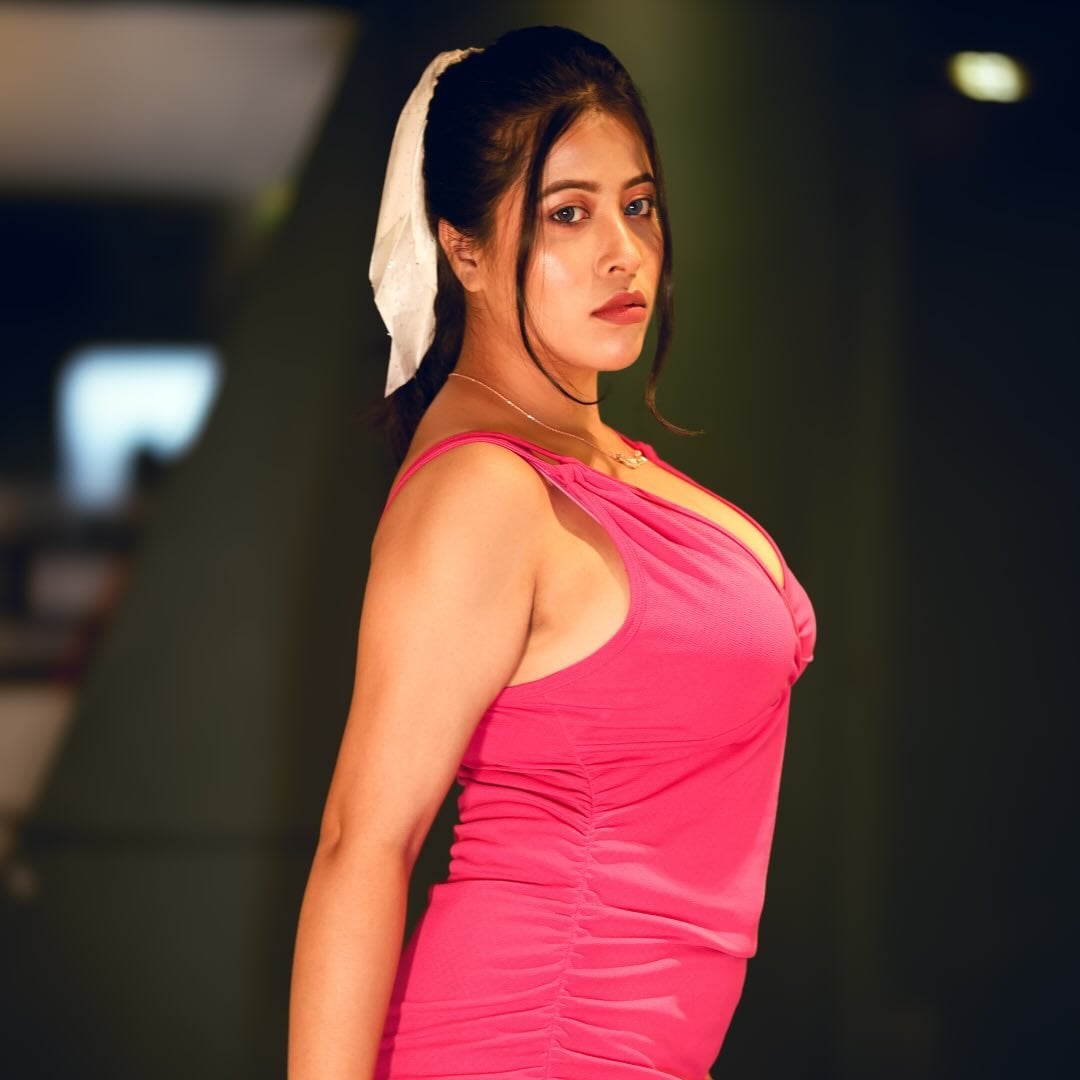 Tanushree Chakraborty nude 12