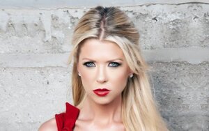 Tara Reid nude 7