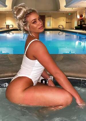 Taylor Anderson nude 12