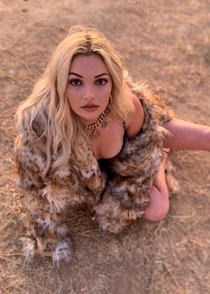 Taylor Bernard nude 9