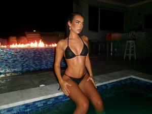 Taylor Larrabee nude 4