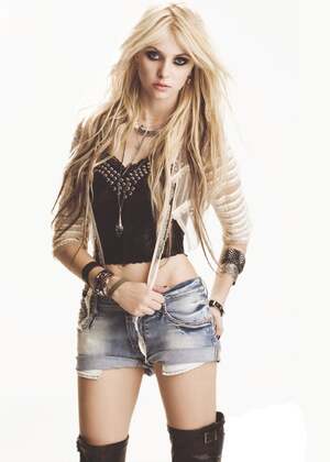 Taylor Momsen nude 4