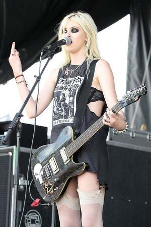 Taylor Momsen nude 9