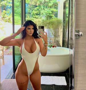 Taylor Nicole Chambers nude 5