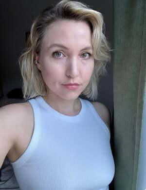 Taylor Tomlinson nude 12