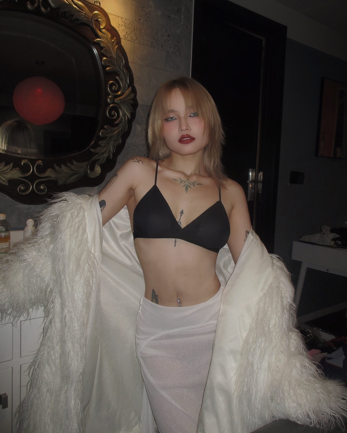 Thai Nguyen Tuong Van nude 9