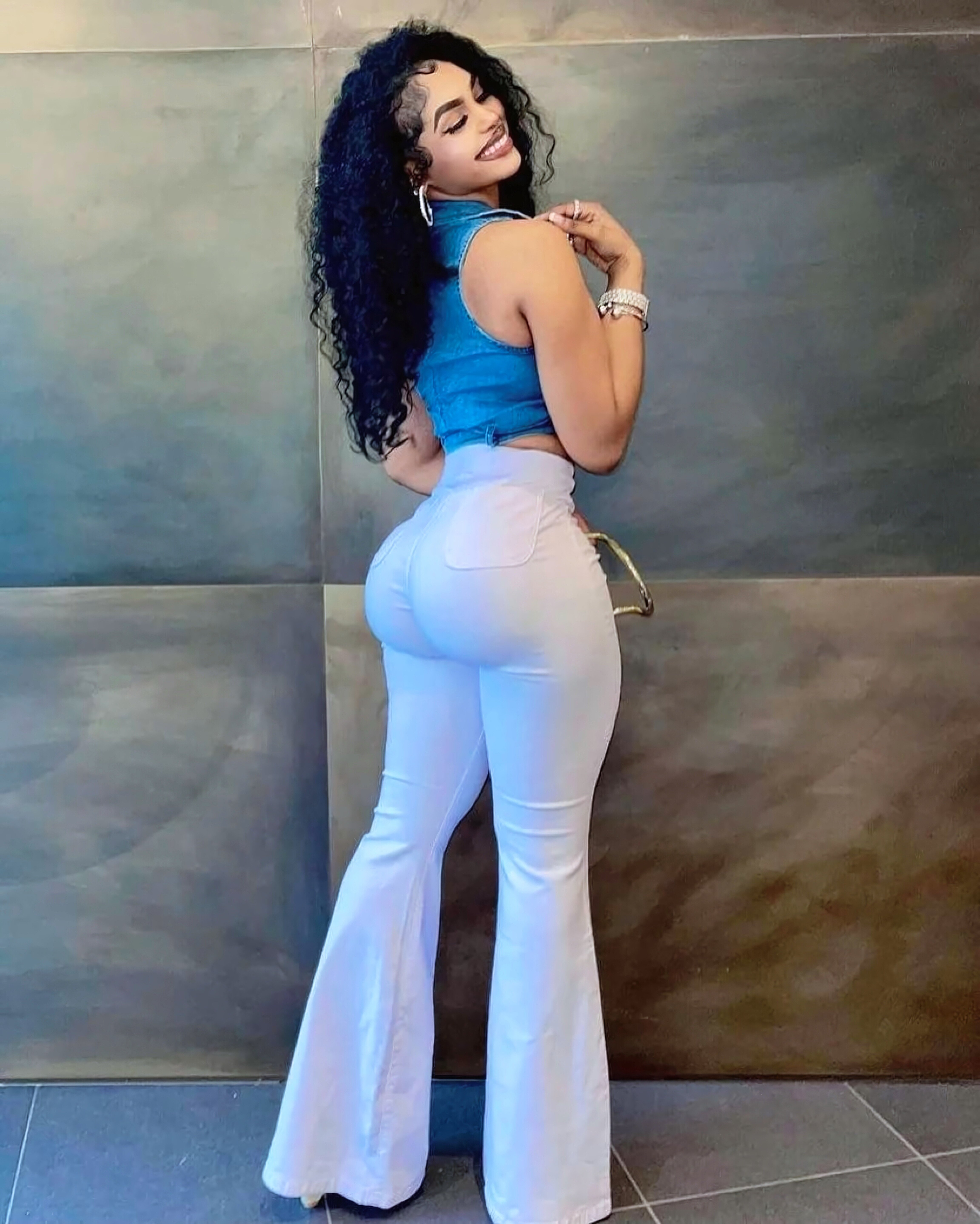 Thurria nude 8