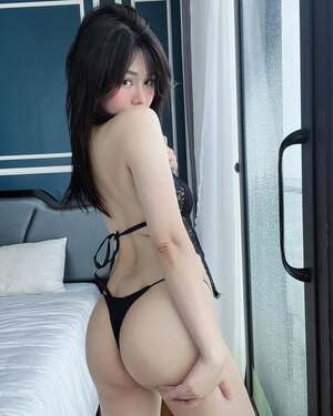 Thy Phuong nude 2