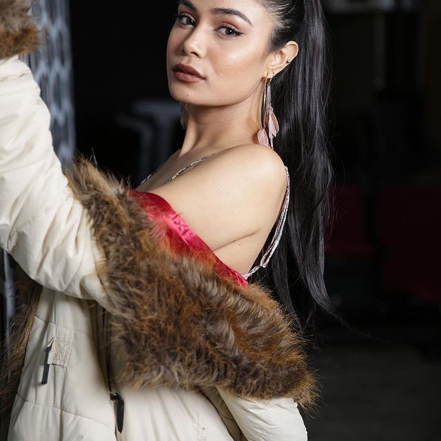 Titania Matekuolava nude 7