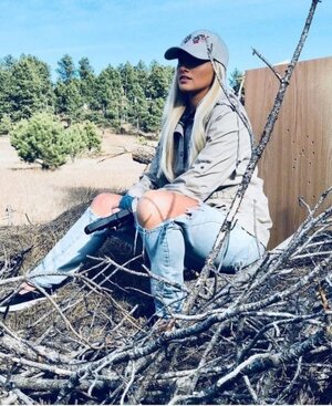 Tomi Lahren nude 4