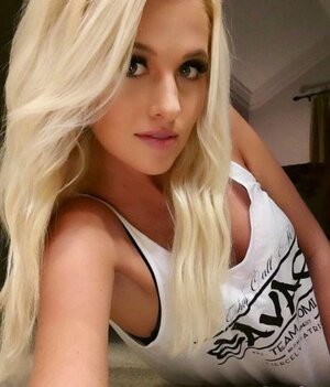 Tomi Lahren nude 7