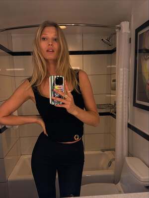 Toni Garrn nude 11