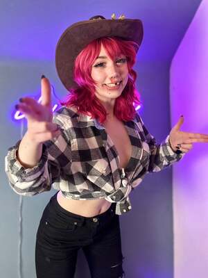 Toothless Teddie nude 5