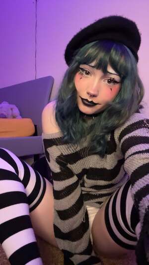 Toothless Teddie nude 6