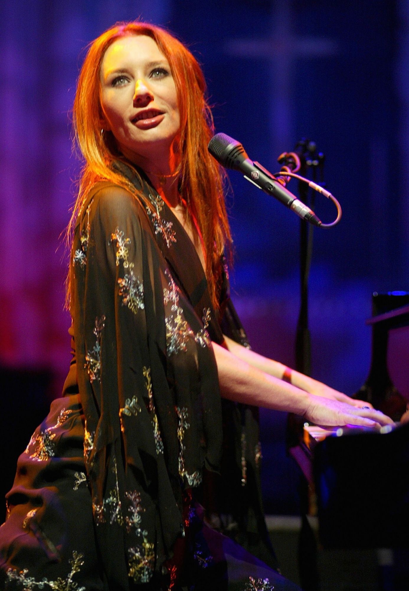 Tori Amos nude 7