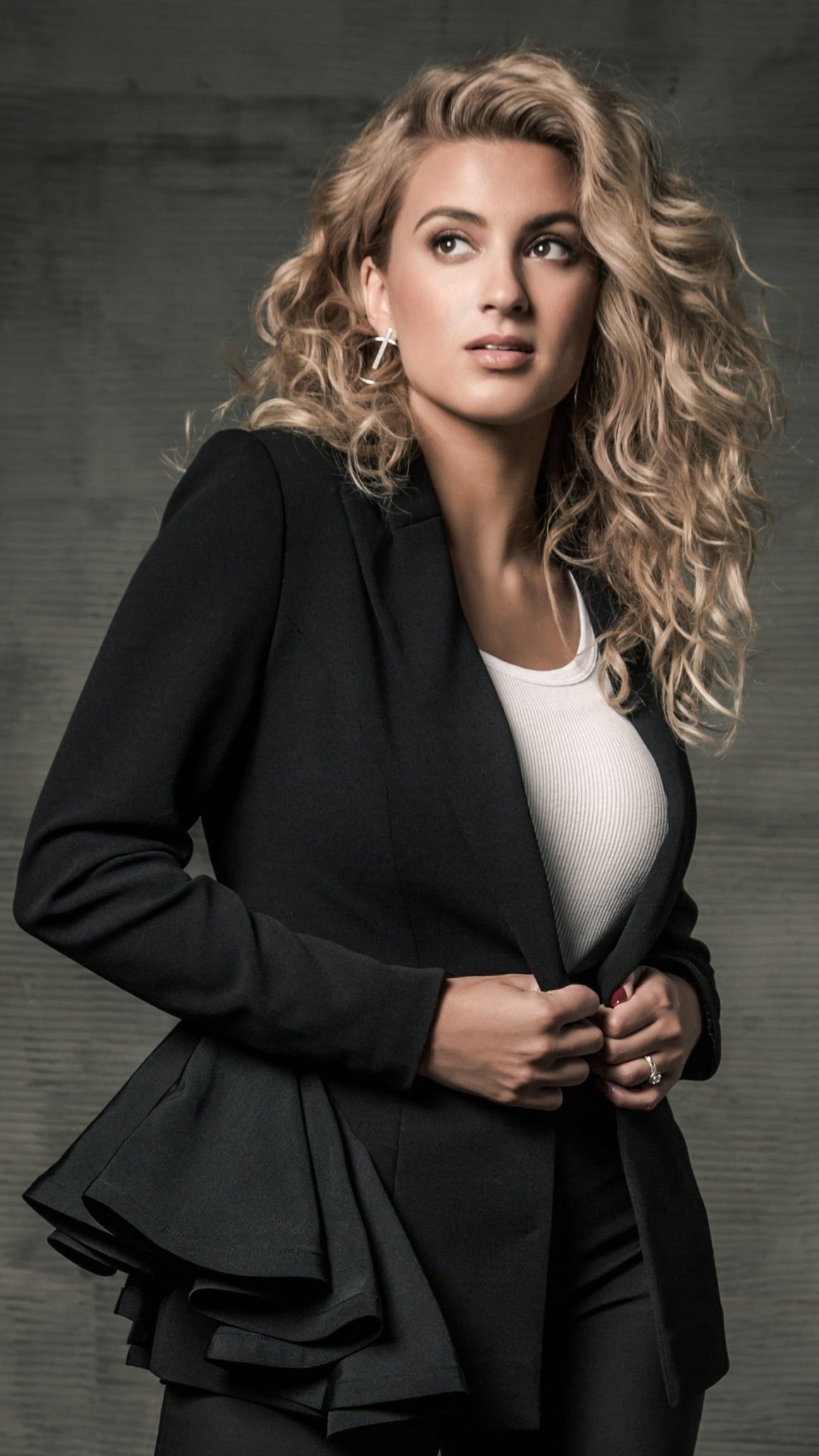 Tori Kelly nude 6