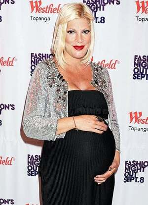 Tori Spelling nude 6
