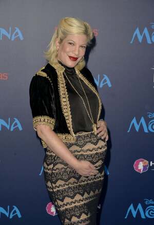 Tori Spelling nude 7