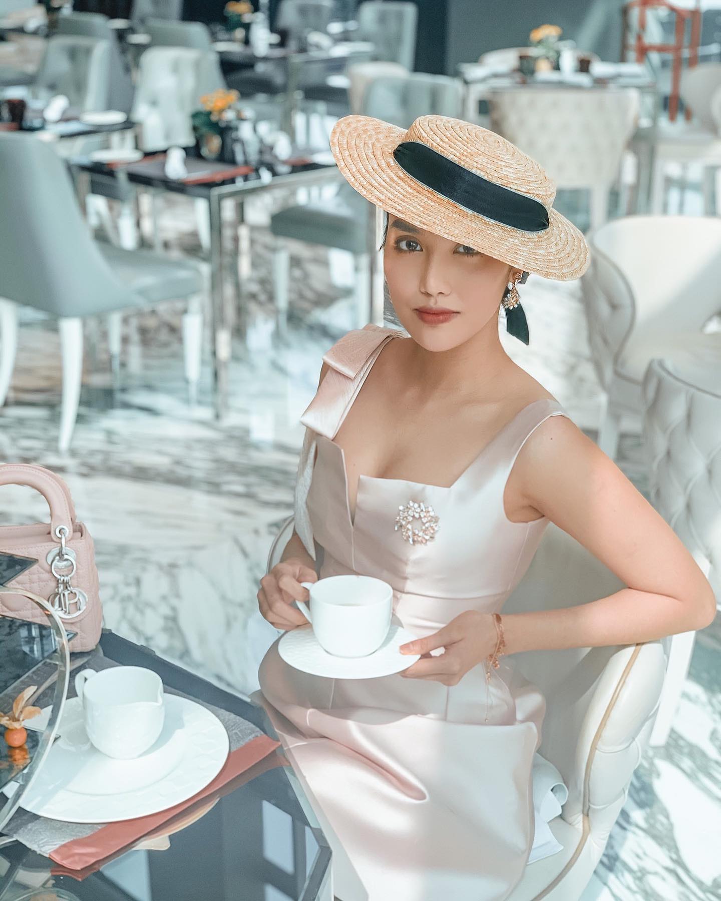 Tran Ngoc Lan Khue nude 7