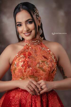 Udari Warnakulasooriya nude 11