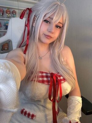 Upmina nude 11