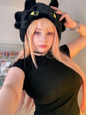 Upmina nude 5