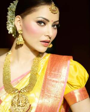 Urvashi Rautela nude 8