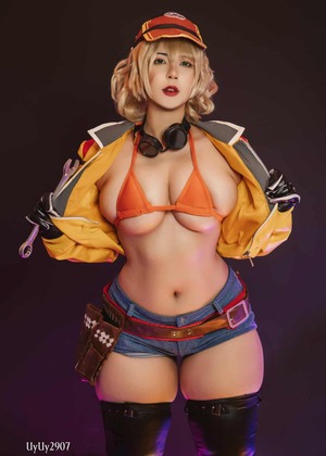 Uyuy Chan nude 4