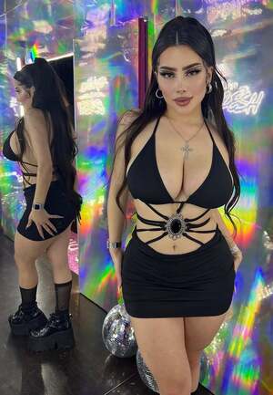 Vai Monroe nude 3