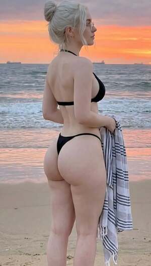 Valentina Moreau nude 3