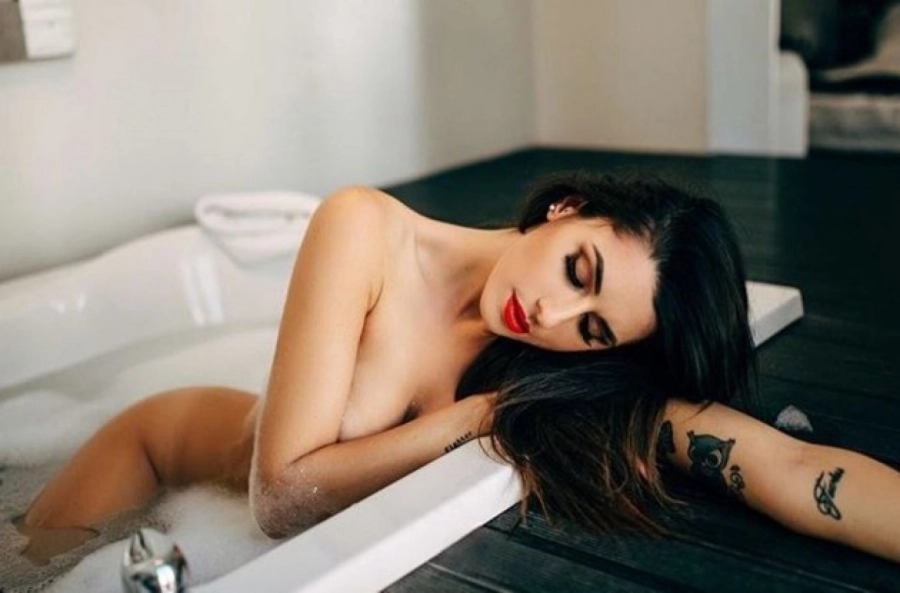 Valentina Vignali nude 7
