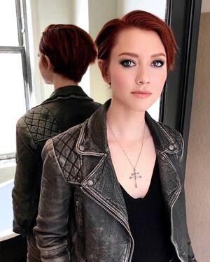 Valorie Curry nude 10