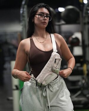 Vanessa Legrow nude 8