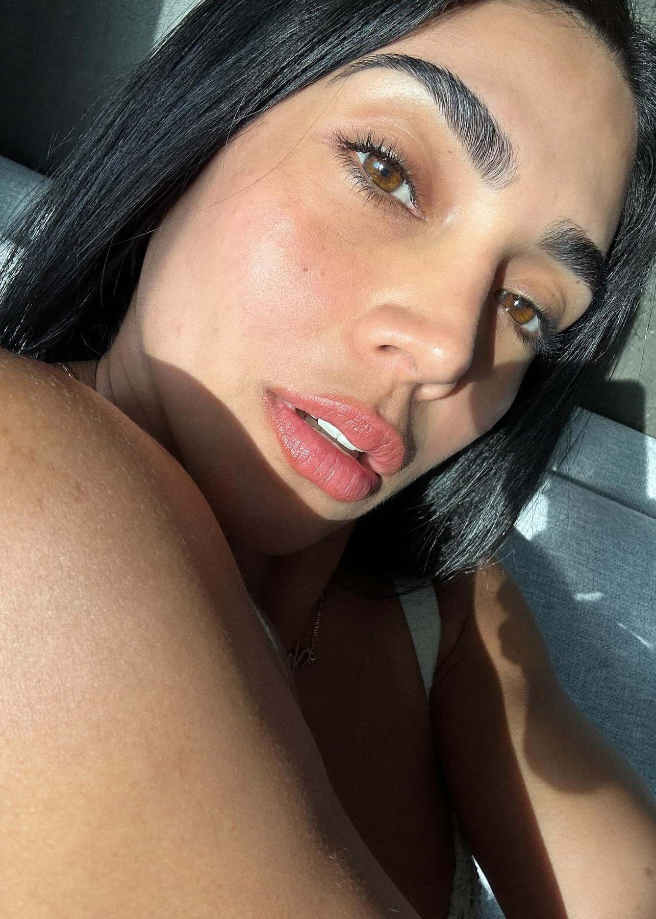 Vania Bludau nude 8