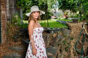 Venere Moras nude 7