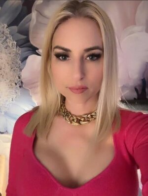 Venus Cuckoldress nude 3