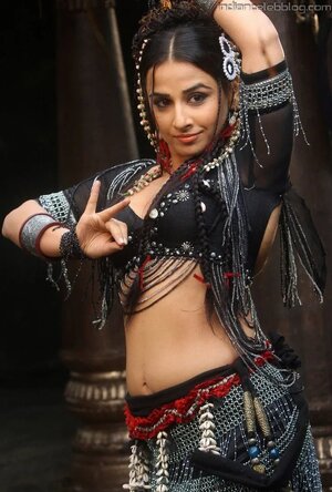 Vidya Balan nude 5