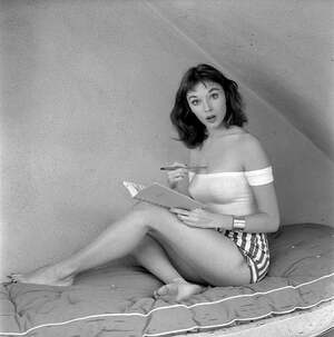 Vikki Dougan nude 6