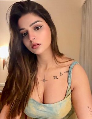 Vinni Chitara nude 5