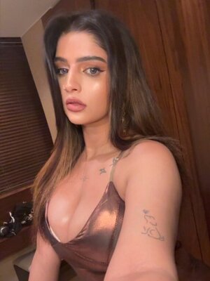 Vinni Chitara nude 9