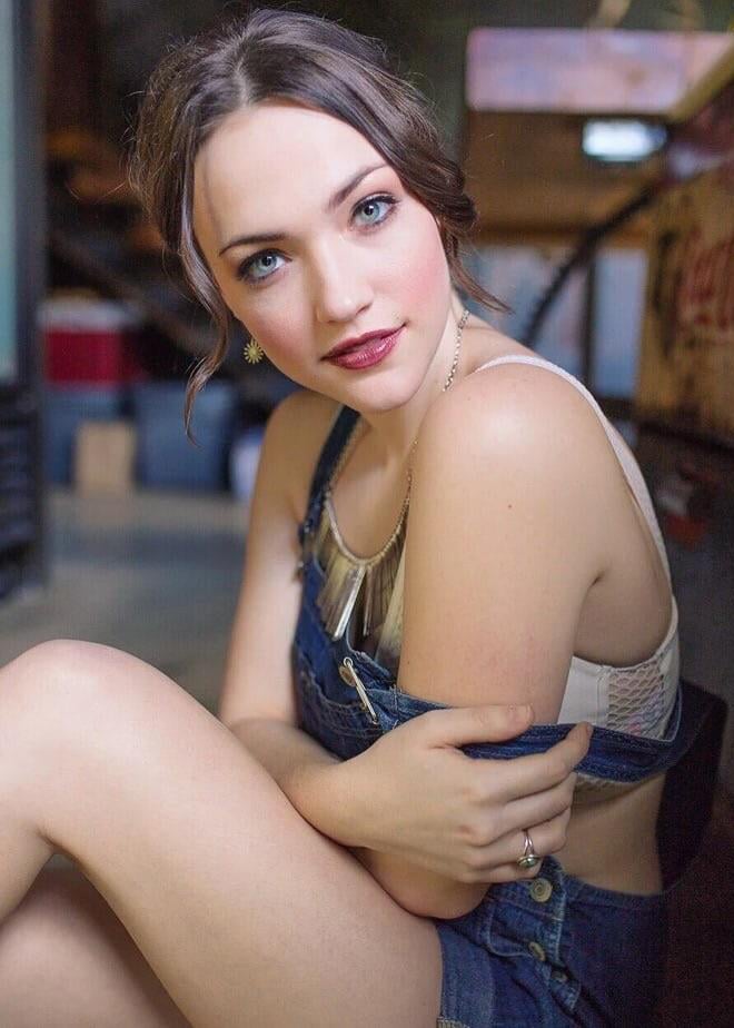 Violett Beane nude 4