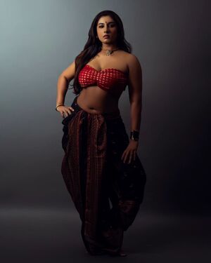 Vishnu Priya Bhimeneni nude 5