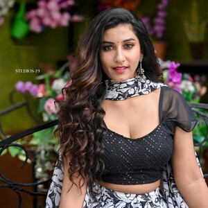 Vishnu Priya Bhimeneni nude 8